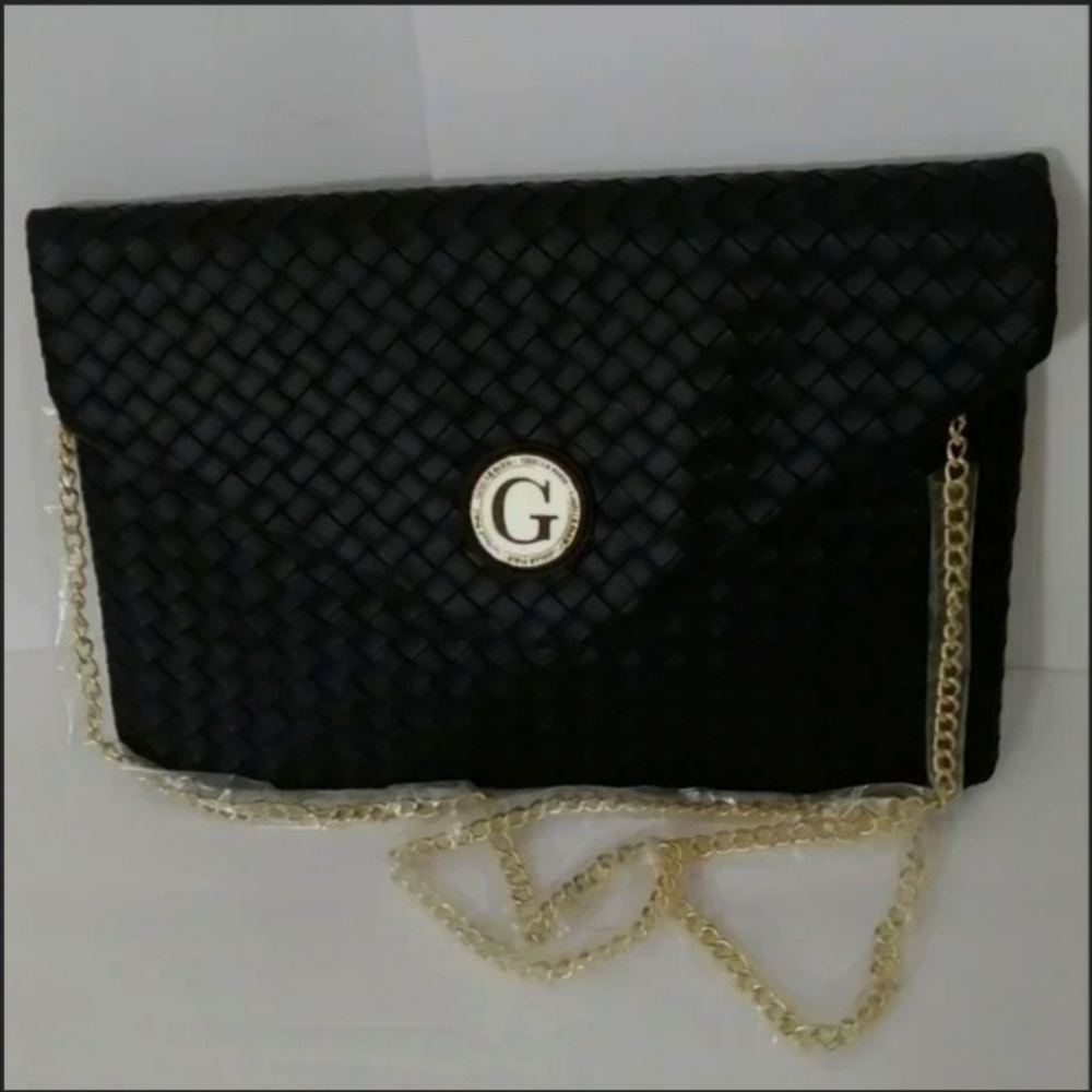 Giselle Paris Esme Woven Clutch Black.